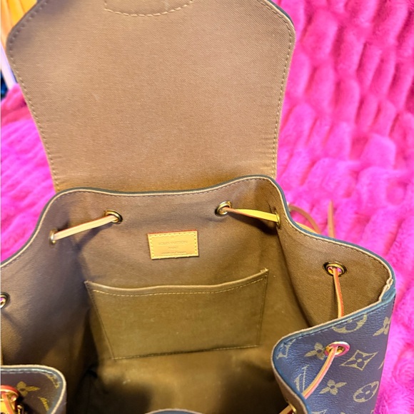 Louis Vuitton Montsouris PM Backpack 💕 ❤️ - Picture 2 of 11